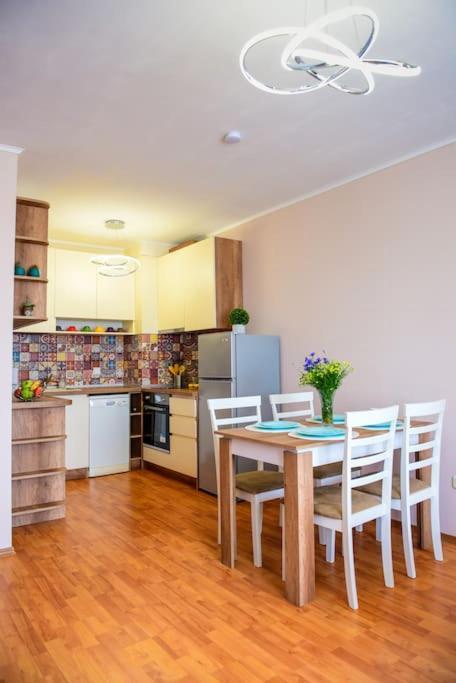 Charming Sunny Apartment+Swimming Pool St Constantin et Helena Extérieur photo